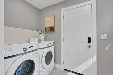 272 Plymouth Trail Newmarket ON L3Y 6G7