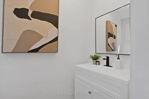 272 Plymouth Trail Newmarket ON L3Y 6G7