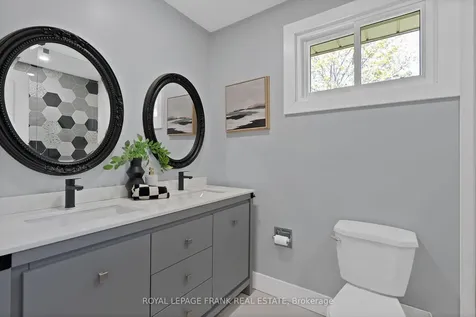 272 Plymouth Trail Newmarket ON L3Y 6G7