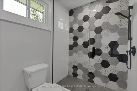 272 Plymouth Trail Newmarket ON L3Y 6G7