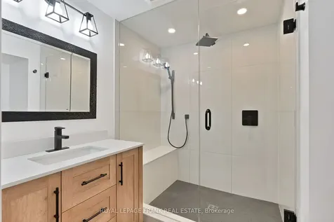 272 Plymouth Trail Newmarket ON L3Y 6G7