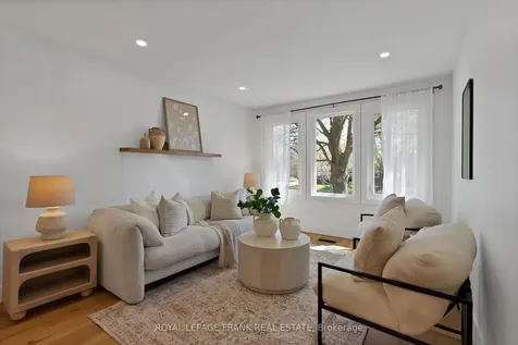 272 Plymouth Trail Newmarket ON L3Y 6G7