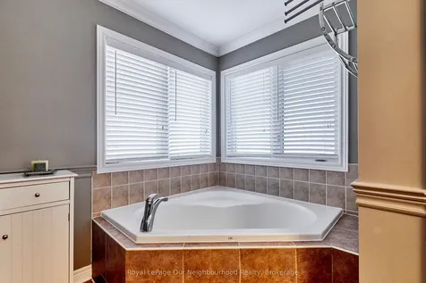 43 Isabella Garden Lane Whitchurch-stouffville ON L4A 0L4