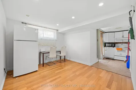 24 Brookland Avenue Aurora ON L4G 3Y4