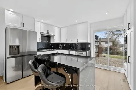 459 Sandford Street Newmarket ON L3Y 4S8