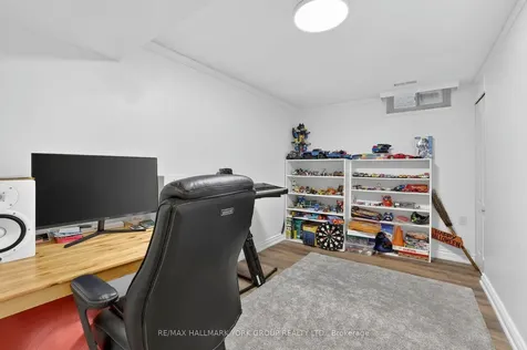 459 Sandford Street Newmarket ON L3Y 4S8