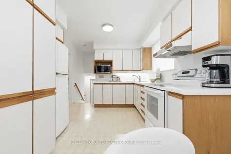 17 Glamis Place Markham ON L3T 3G7