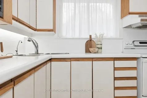 17 Glamis Place Markham ON L3T 3G7