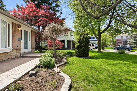 17 Glamis Place Markham ON L3T 3G7