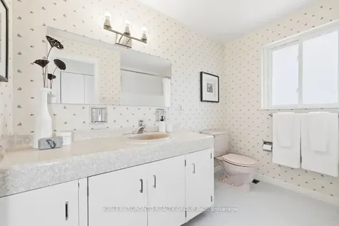 17 Glamis Place Markham ON L3T 3G7
