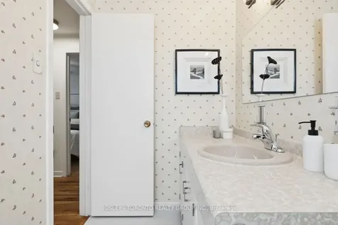 17 Glamis Place Markham ON L3T 3G7