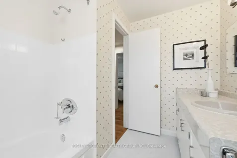17 Glamis Place Markham ON L3T 3G7