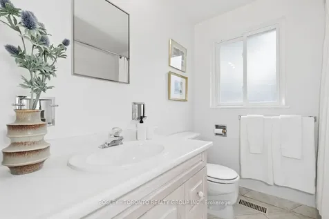 17 Glamis Place Markham ON L3T 3G7