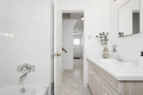 17 Glamis Place Markham ON L3T 3G7
