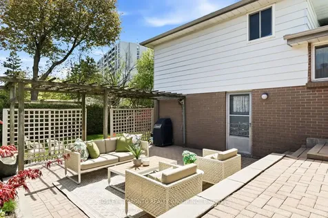 17 Glamis Place Markham ON L3T 3G7