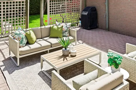 17 Glamis Place Markham ON L3T 3G7