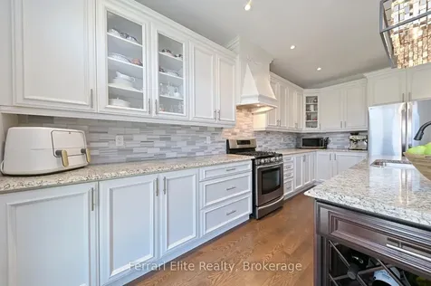 32 Copeland Crescent Innisfil ON L0L 1L0