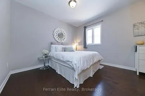 32 Copeland Crescent Innisfil ON L0L 1L0