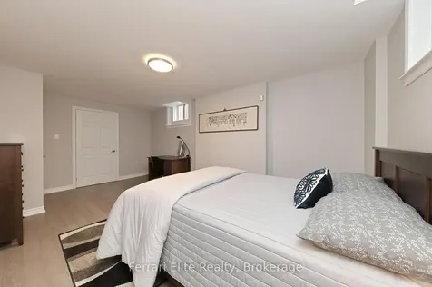 32 Copeland Crescent Innisfil ON L0L 1L0