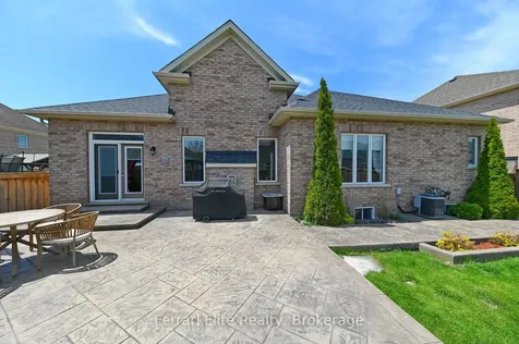 32 Copeland Crescent Innisfil ON L0L 1L0