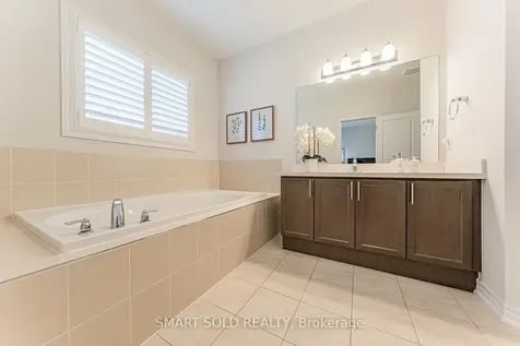 22 Mayapple Lane N Richmond Hill ON L4E 1B8