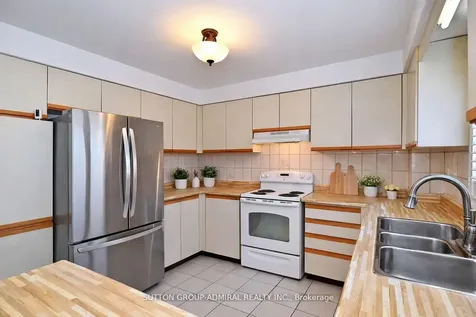 45 Royal Garden Boulevard Vaughan ON L4L 7C4