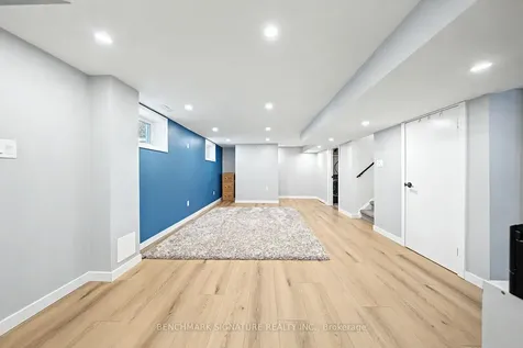 360 Ontario Street Newmarket ON L3Y 2K3