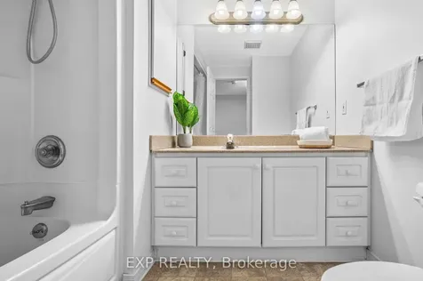 24 Juniper Crescent Markham ON L3R 3Z7