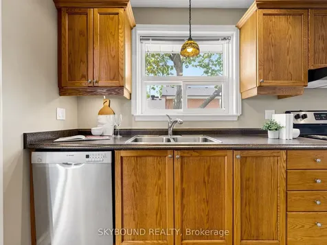 22 Friar Tuck Road Markham ON L3P 1L9