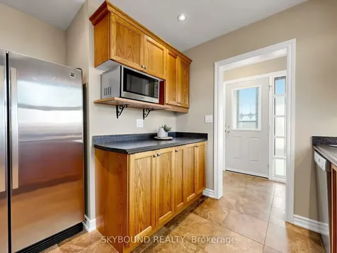 22 Friar Tuck Road Markham ON L3P 1L9