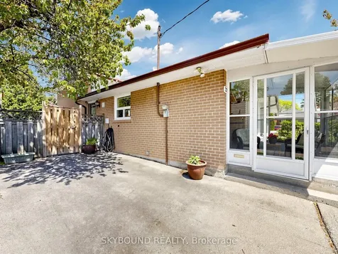 22 Friar Tuck Road Markham ON L3P 1L9