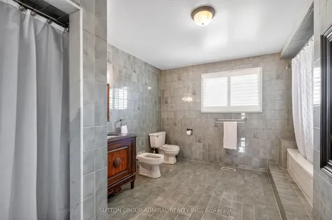 33 Triton Avenue Vaughan ON L4L 6S4