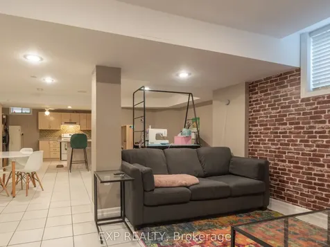 142 Savage Road Newmarket ON L3X 1R3