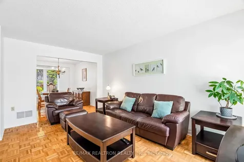 102 Swinton Crescent Vaughan ON L4J 3V5