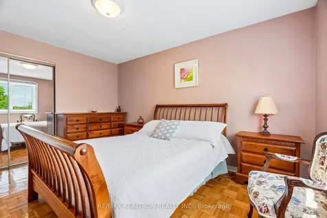 102 Swinton Crescent Vaughan ON L4J 3V5