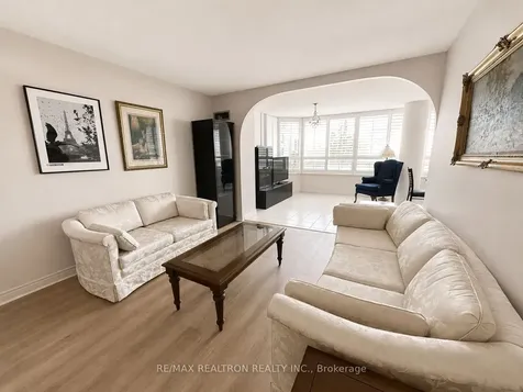 7 Townsgate Drive Vaughan ON L4J 7Z9