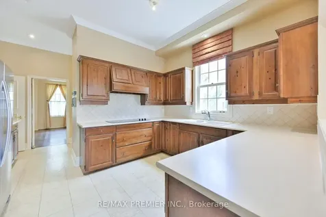 25 Highgrove Crescent Richmond Hill ON L4C 7W9
