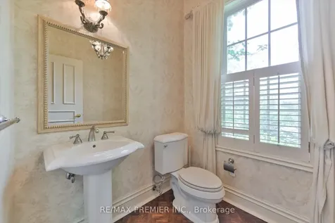 25 Highgrove Crescent Richmond Hill ON L4C 7W9