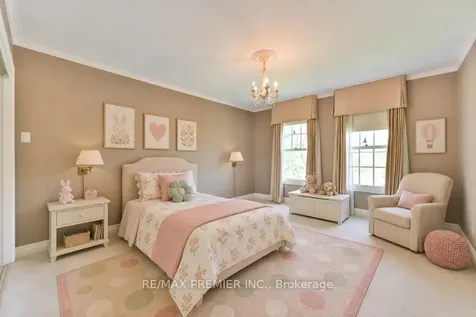 25 Highgrove Crescent Richmond Hill ON L4C 7W9