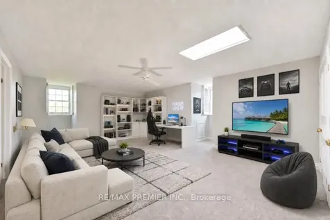 25 Highgrove Crescent Richmond Hill ON L4C 7W9