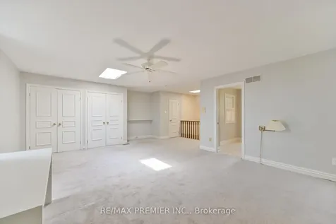 25 Highgrove Crescent Richmond Hill ON L4C 7W9