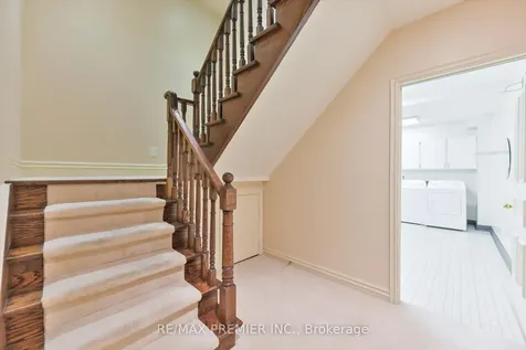 25 Highgrove Crescent Richmond Hill ON L4C 7W9