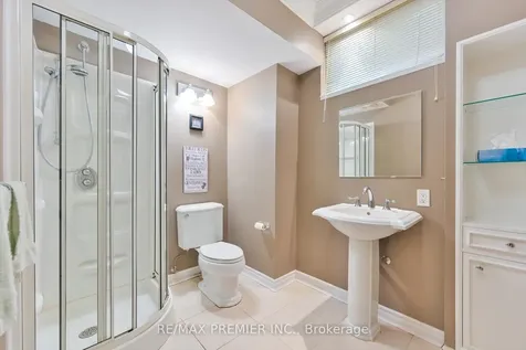 25 Highgrove Crescent Richmond Hill ON L4C 7W9