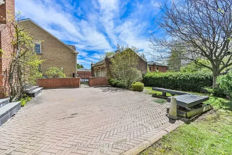 25 Highgrove Crescent Richmond Hill ON L4C 7W9