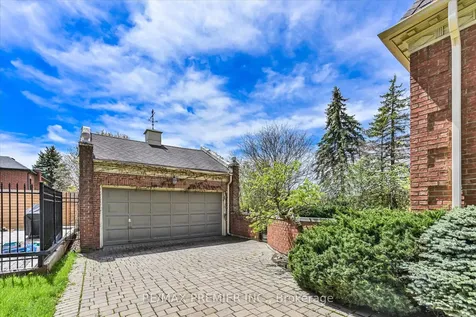 25 Highgrove Crescent Richmond Hill ON L4C 7W9