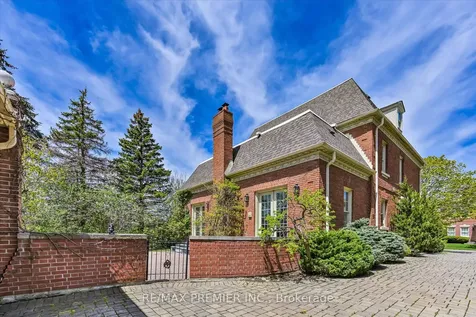 25 Highgrove Crescent Richmond Hill ON L4C 7W9