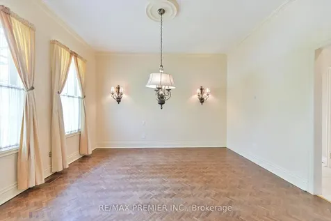 25 Highgrove Crescent Richmond Hill ON L4C 7W9