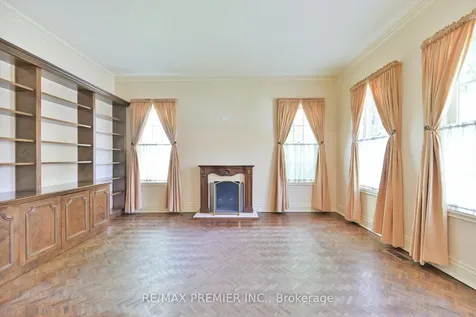 25 Highgrove Crescent Richmond Hill ON L4C 7W9