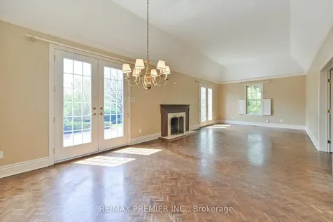 25 Highgrove Crescent Richmond Hill ON L4C 7W9