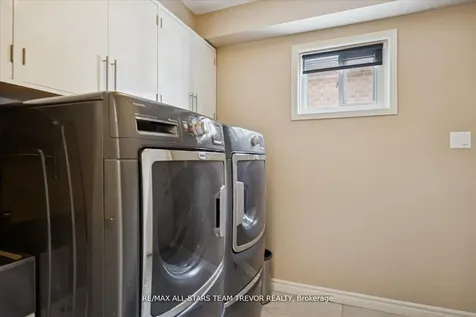 22 Chartwell Crescent Georgina ON L4P 3N8